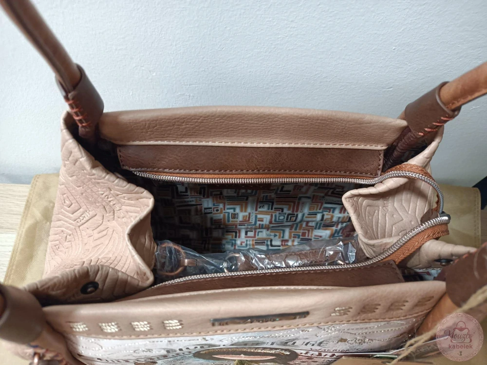 Kabelka "Anekke Menire Triangular Tote Bag"