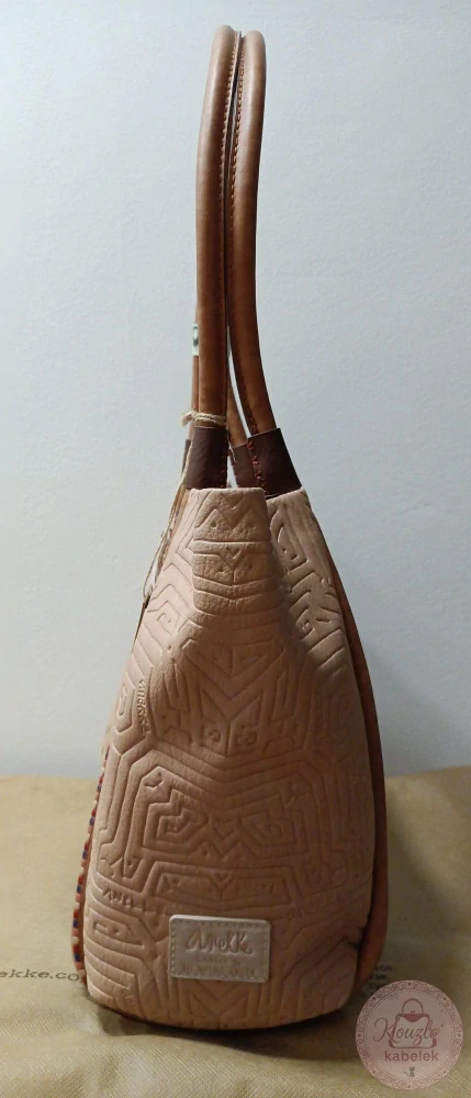 Kabelka "Anekke Menire Triangular Tote Bag"